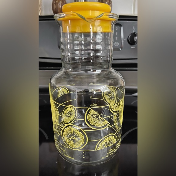Pyrex Lemon/Orange Citrus Juice Carafe Pitcher With Lid 2L - Picture 2 of 11